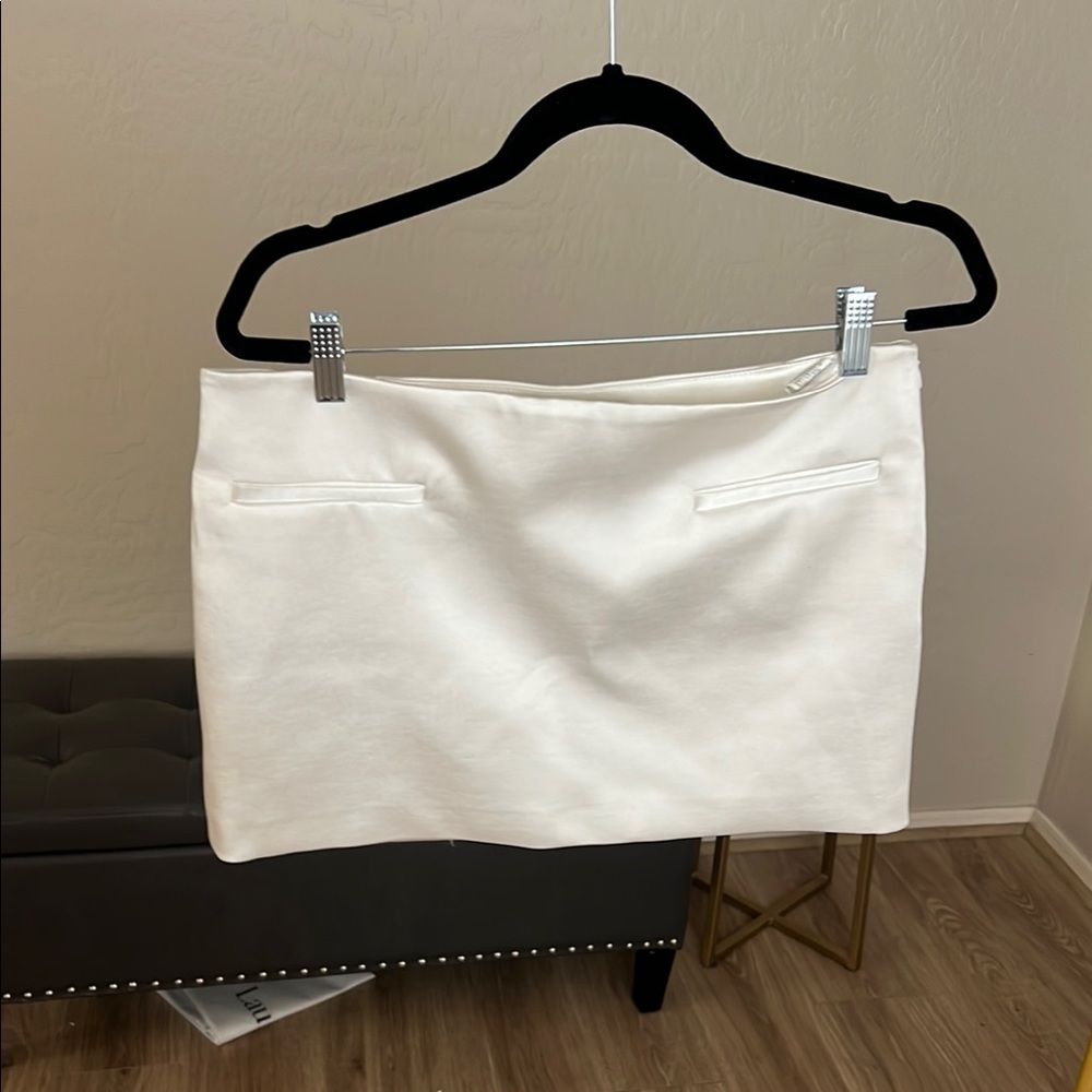 Elegant White Mini Skirt